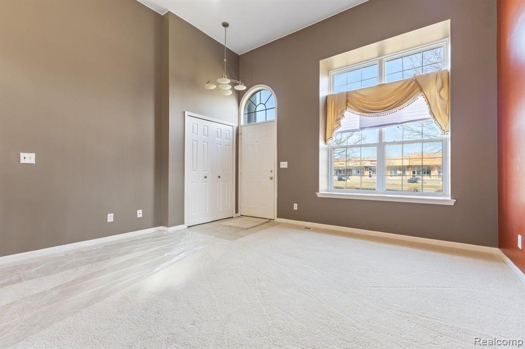 17036 FARMINGTON Road, Livonia, MI 48154 — Photo 10