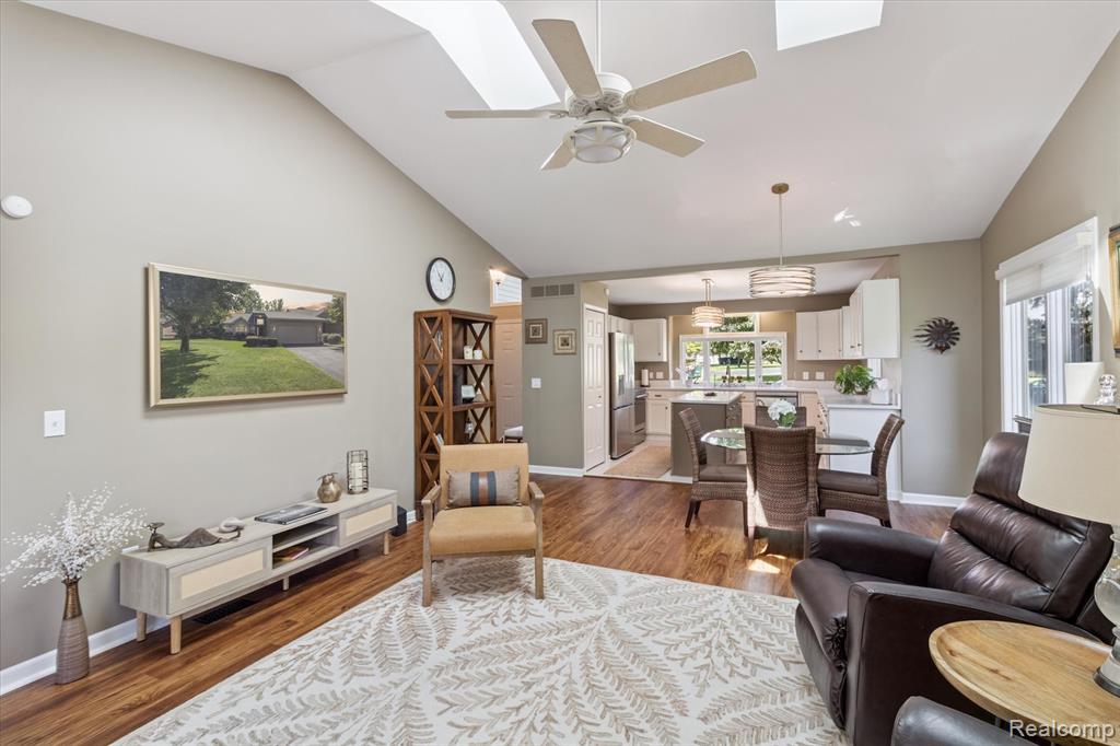 935 Mildred J Court, Brighton, MI 48116 — Photo 9