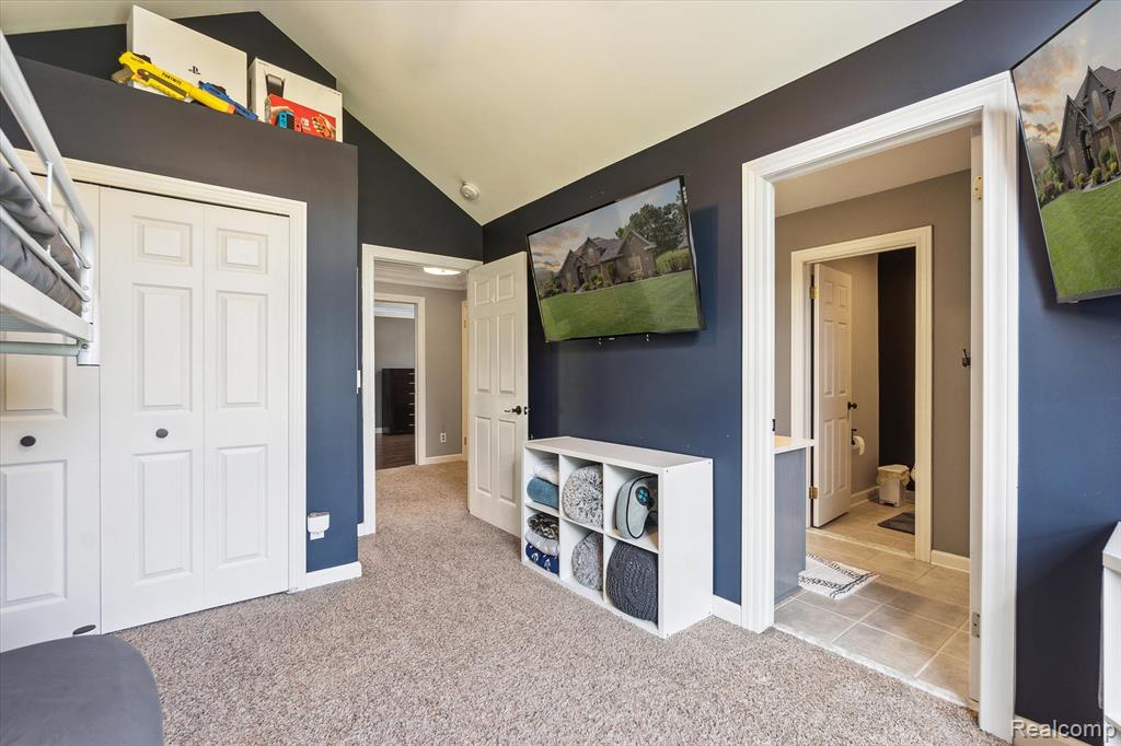 4348 Oak Tree Trail, Fenton, MI 48430 — Photo 33
