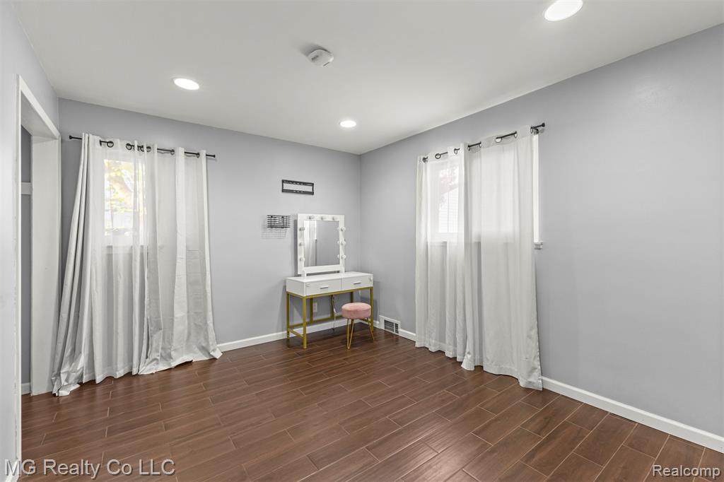8671 Whitefield Street, Dearborn Heights, MI 48127 — Photo 15