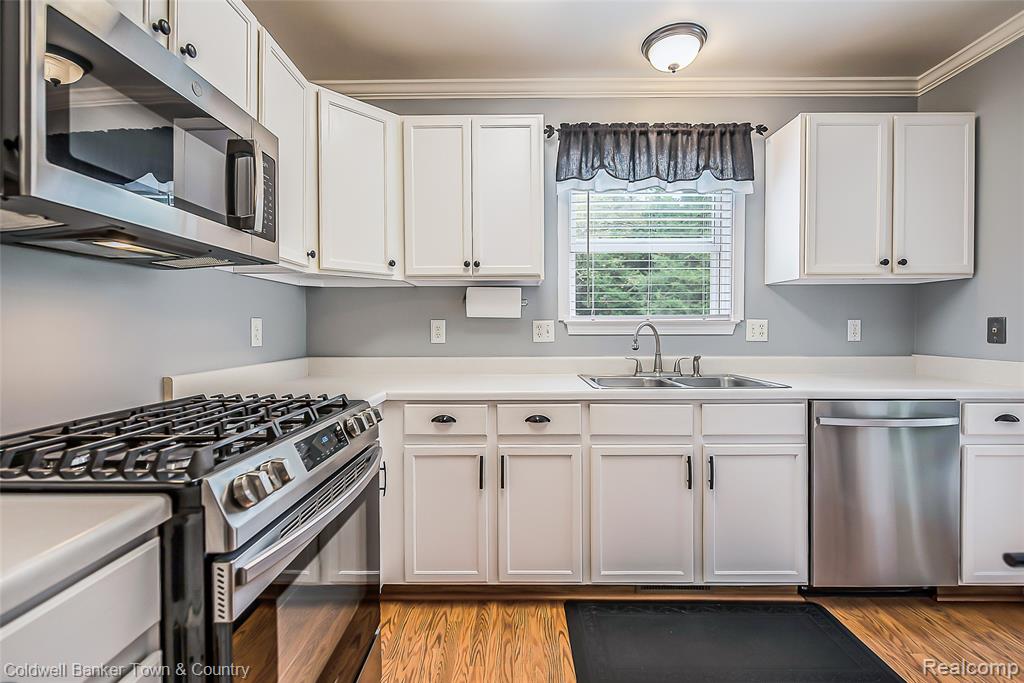 9344 Huron Park Drive, Brighton, MI 48116 — Photo 14