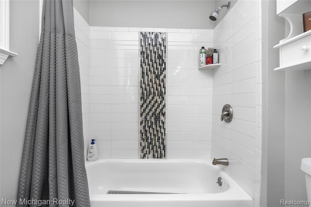 8665 Cooley Lake Road, Commerce Twp, MI 48382 — Photo 38