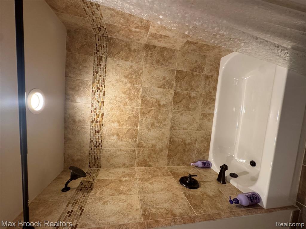 21560 River Ridge Court, 209, Farmington Hills, MI 48335 — Photo 5
