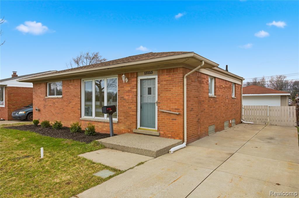 15225 Common Road, Roseville, MI 48066 — Photo 16
