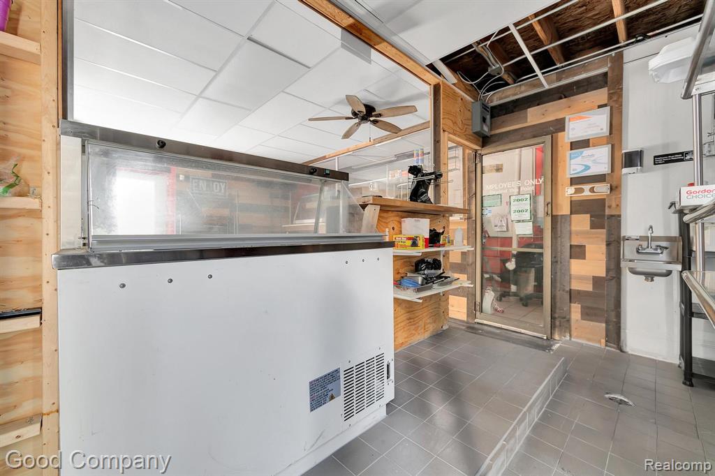 7631 E Warren Avenue, Detroit, MI 48214 — Photo 9