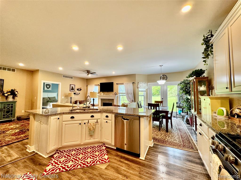 7478 Village Court, 27, Davisburg, MI 48350 — Photo 25
