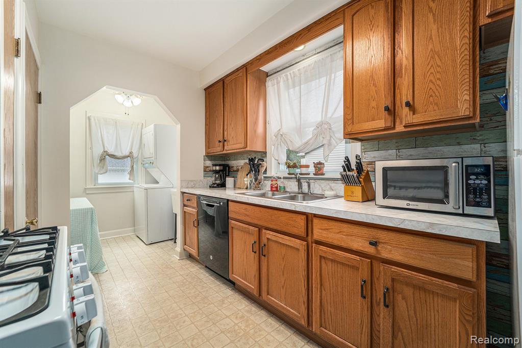 8077 Janis Street, Shelby Twp, MI 48317 — Photo 8