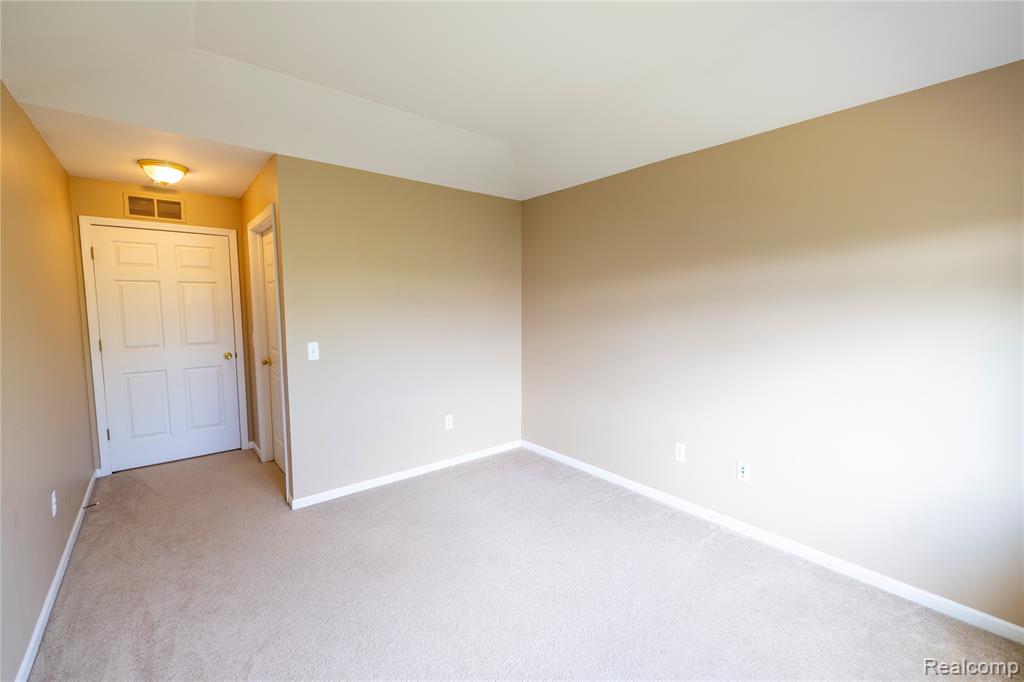 5674 Acorn Lane, Sterling Heights, MI 48314 — Photo 8