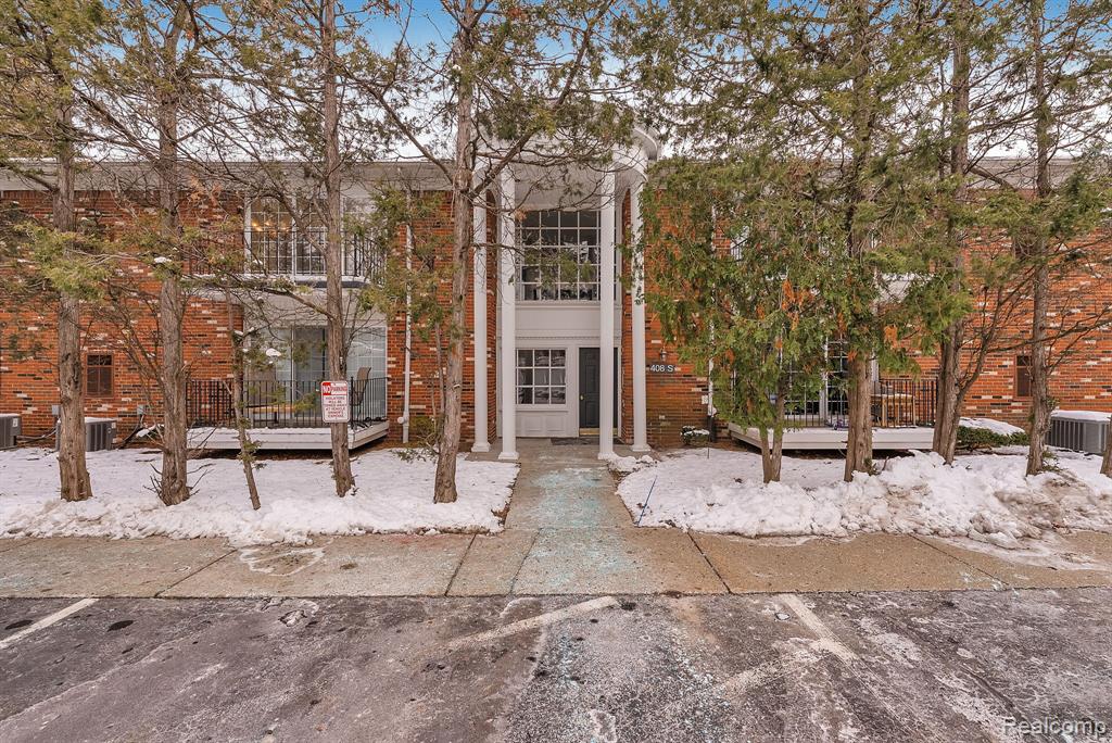 408 Fox Hills #A5 Drive S, Bloomfield Hills, MI 48304 — front exterior