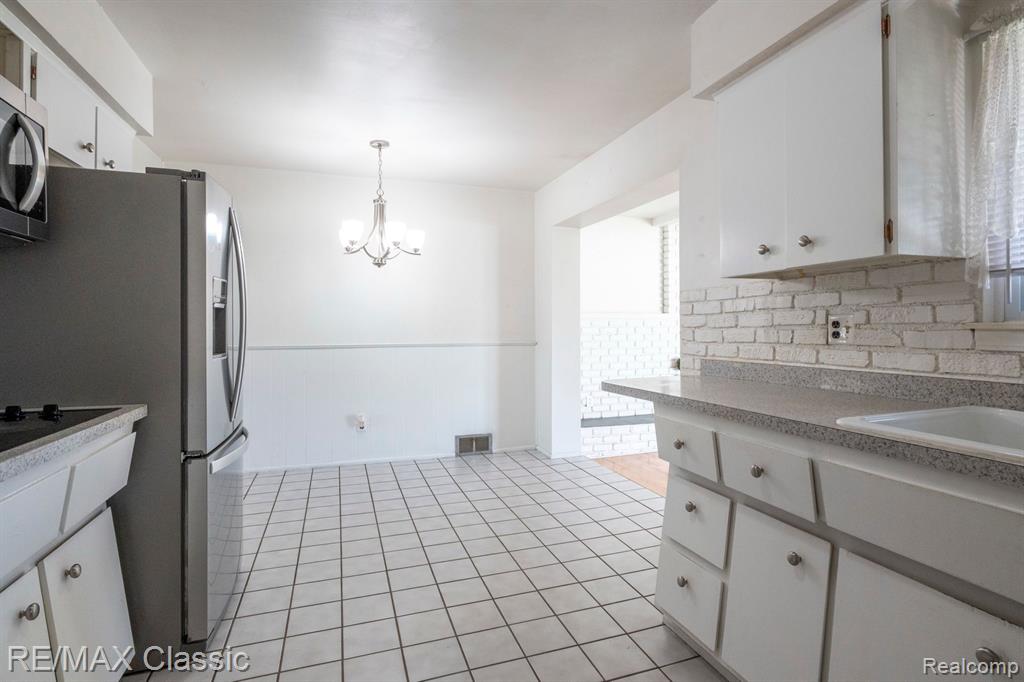7349 IROQUOIS Street, Westland, MI — Photo 13