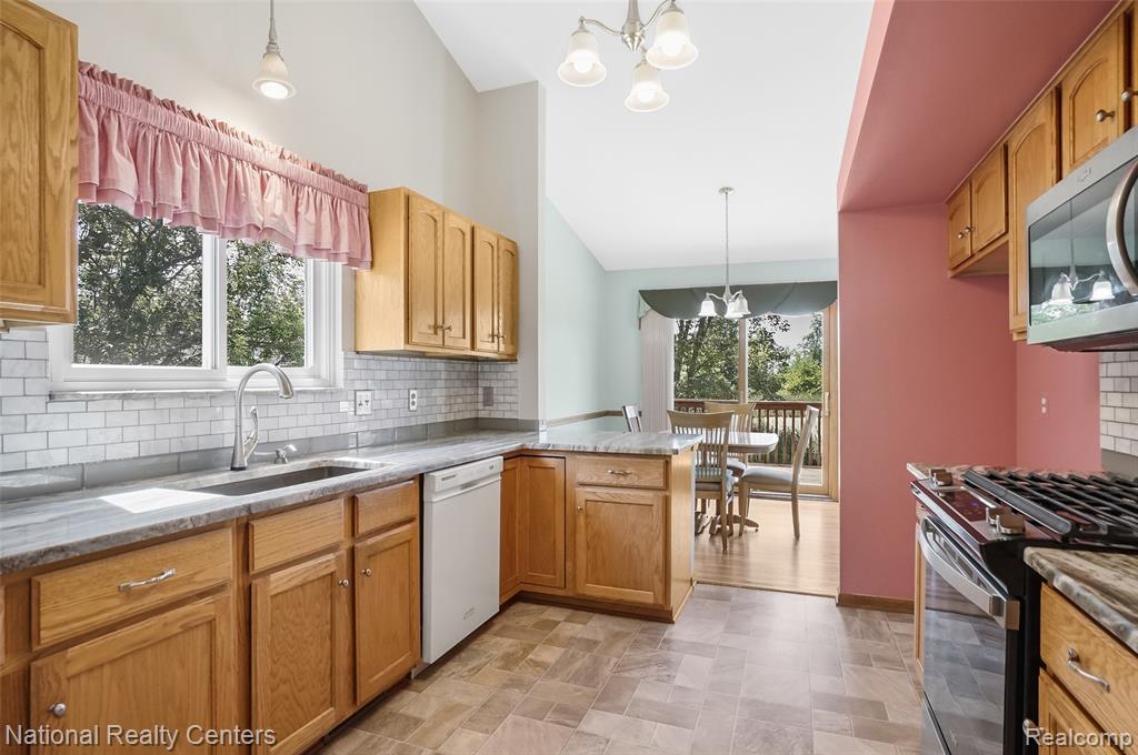 865 Challenging Trail, South Lyon, MI 48178 — Photo 5