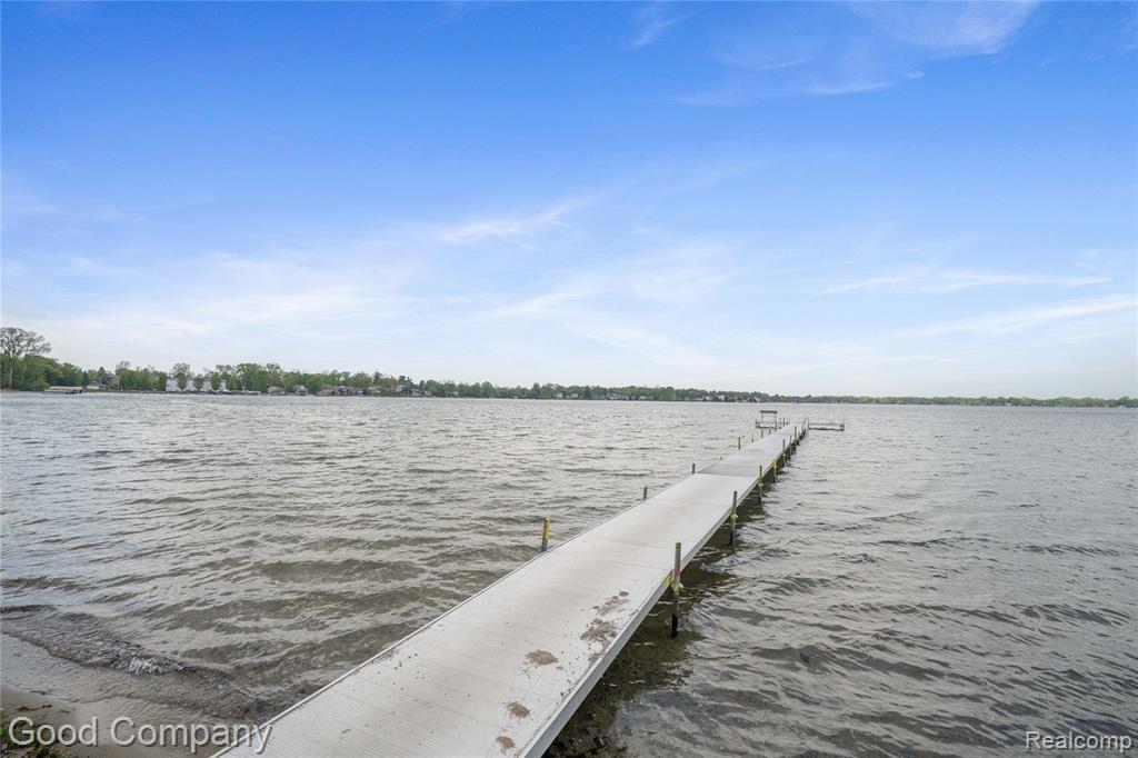 312 Dover Road, Waterford, MI 48328 — Photo 2