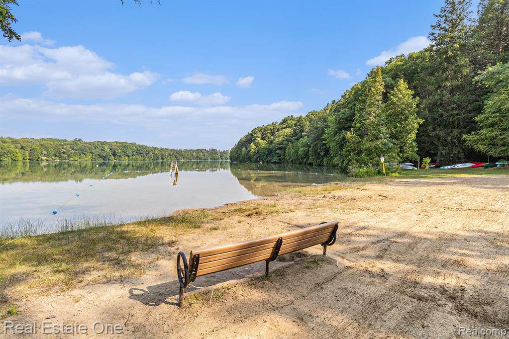 1374 Blue Heron Drive, Highland, MI — Photo 25