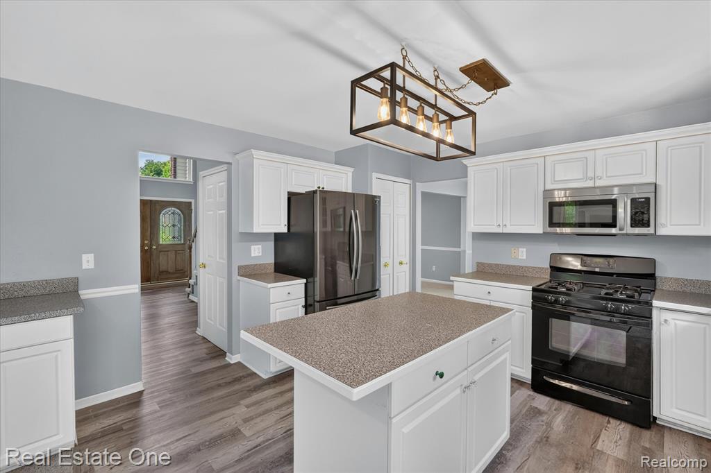 9610 Forest Ridge Drive, Clarkston, MI 48348 — Photo 17