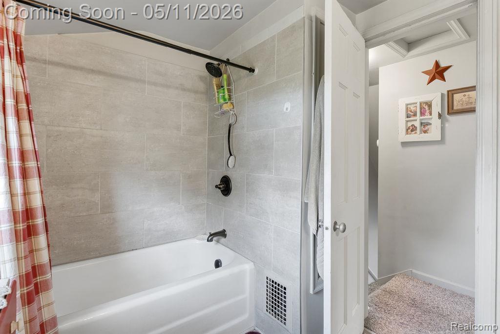 310 W Caroline Street, Fenton, MI 48430 — Photo 22