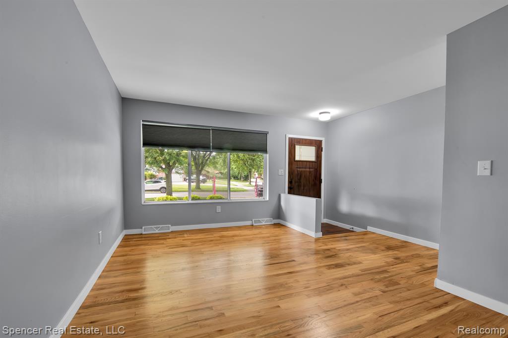 6280 Walker Drive, Troy, MI 48085 — Photo 8