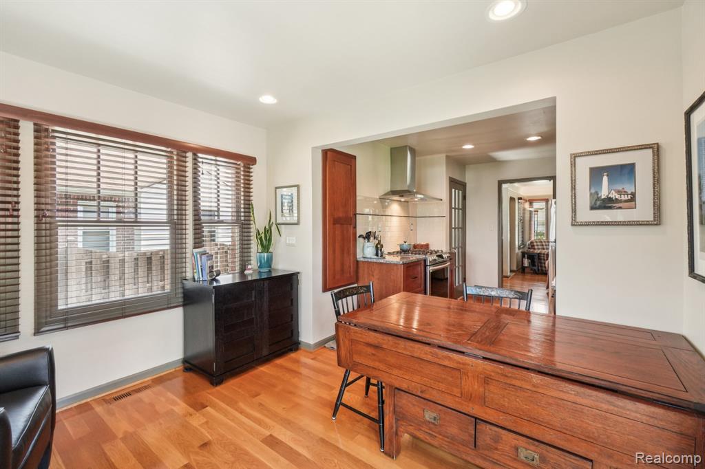 912 Cedar Hill Dr, Royal Oak, MI 48067 — Photo 9