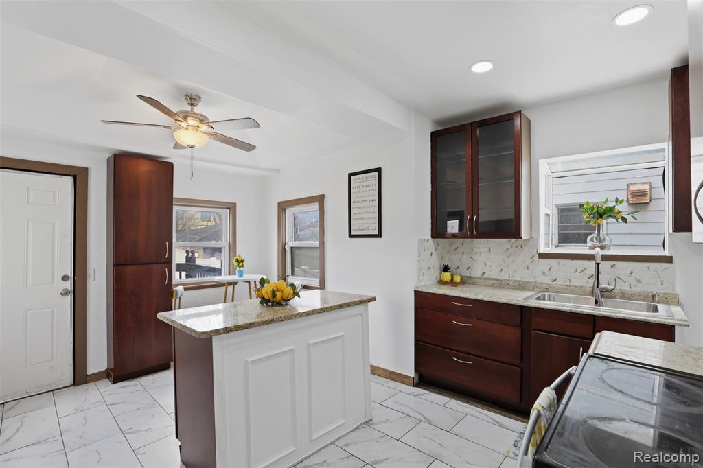 839 Webb Street, Detroit, MI 48202 — Photo 14