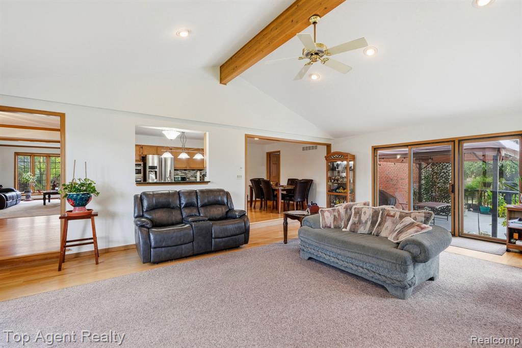 52825 Seven Oaks Drive, Utica, MI 48316 — Photo 13