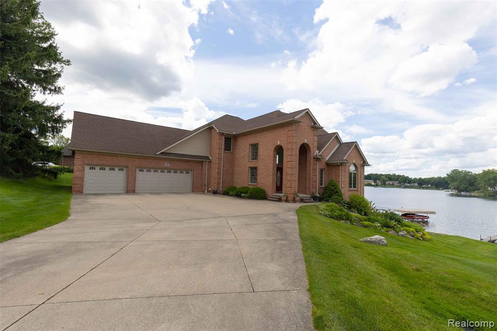 2051 Scott Lake RD Road, Waterford, MI 48328 — Photo 32
