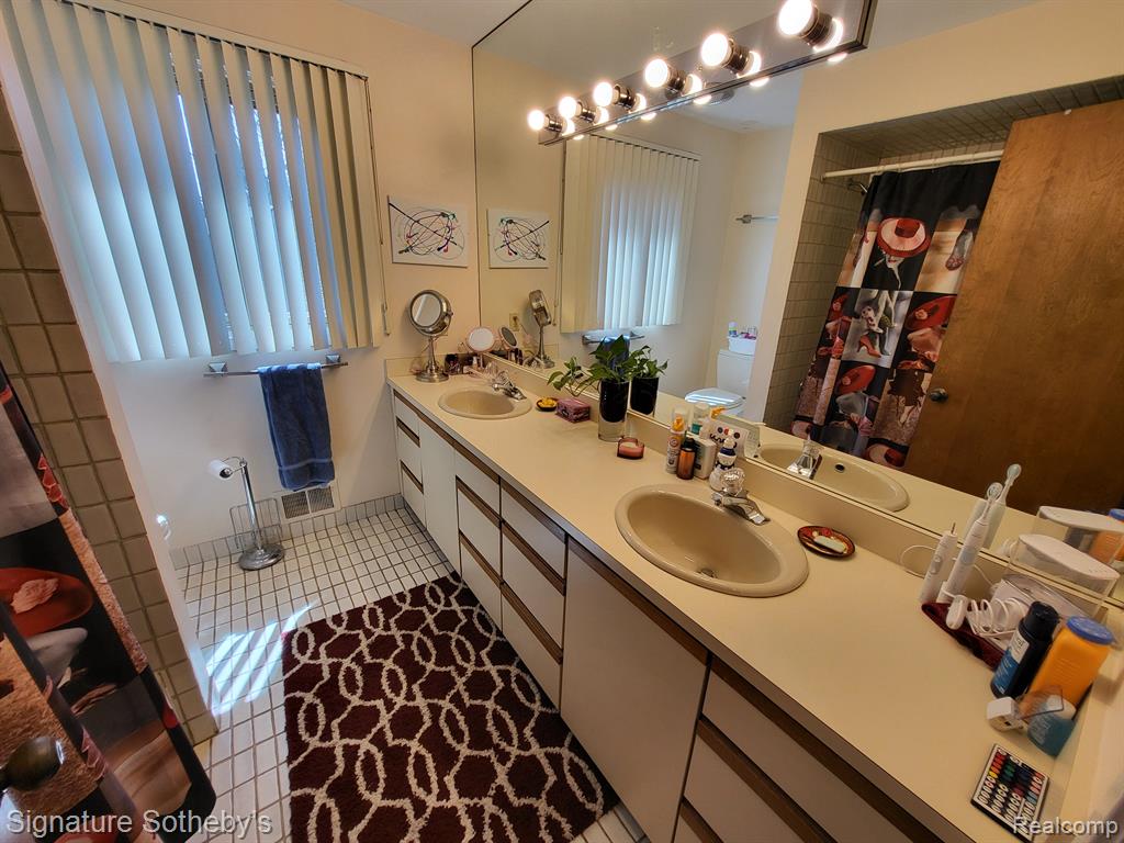 6358 TIMBERWOOD S, West Bloomfield, MI — Photo 54