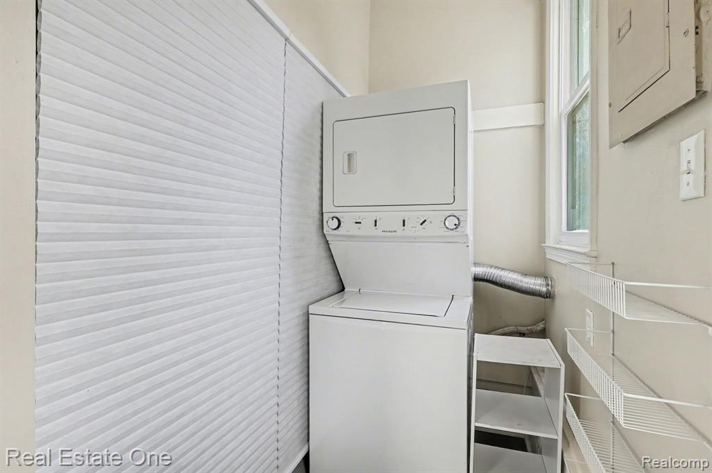 421 W Kalama Avenue, Madison Heights, MI 48071 — Photo 20