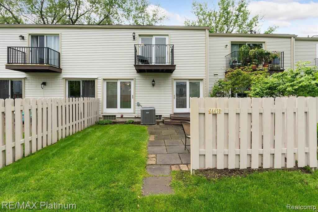 24458 BASHIAN Drive, Novi, MI — Photo 36