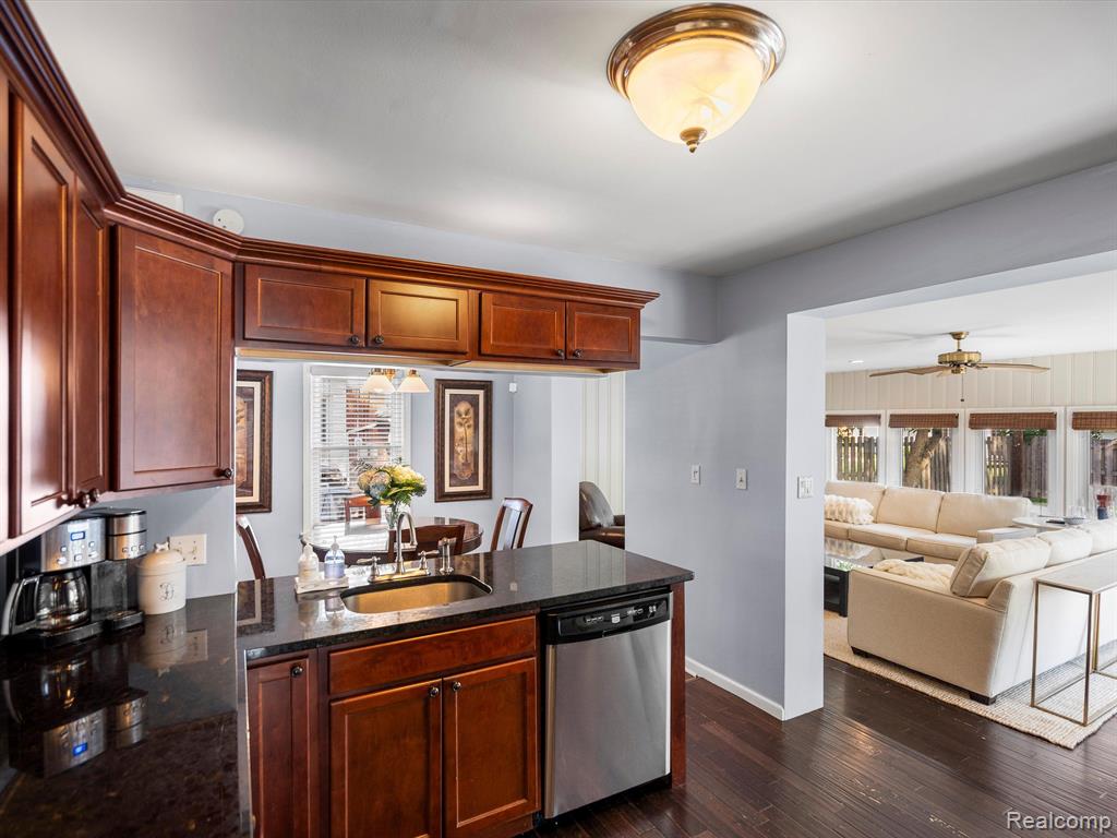 4420 SAMOSET Road, Royal Oak, MI 48073 — Photo 12