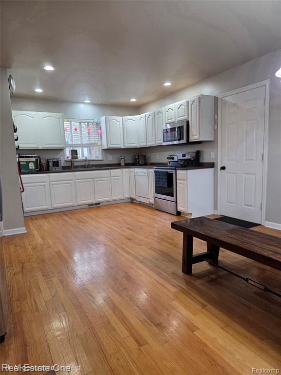 733 Luna Court, Lake Orion, MI 48362 — Photo 10