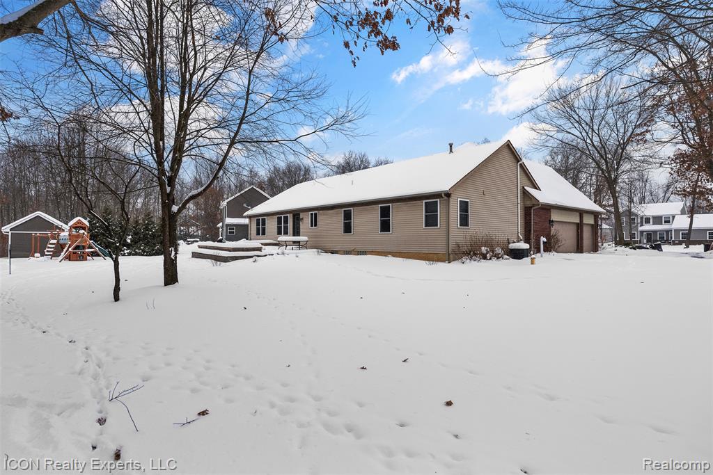 11185 Cassidy Trail, Davisburg, MI 48350 — Photo 42