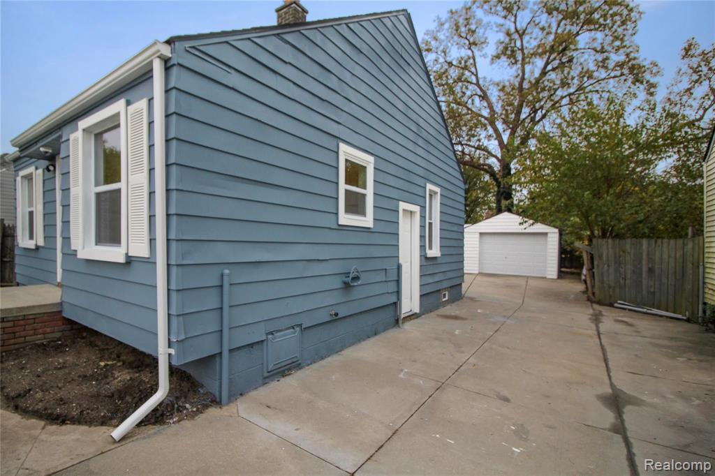 20560 DRESDEN Street, Detroit, MI 48205 — Photo 2