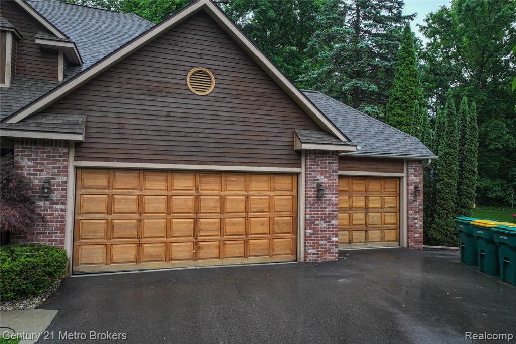 751 River Edge Court, Flushing, MI 48433 — Photo 31