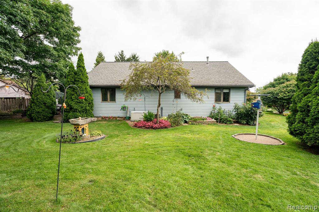 8637 Brazos Court, White Lake, MI — Photo 42