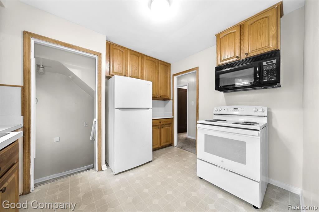 9101 HARTWELL Street, Detroit, MI 48228 — Photo 5