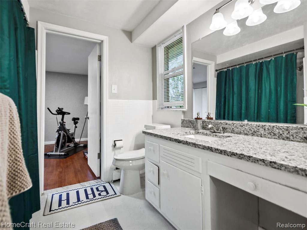 28626 SUNSET Boulevard W, Lathrup Village, MI 48076 — Photo 17