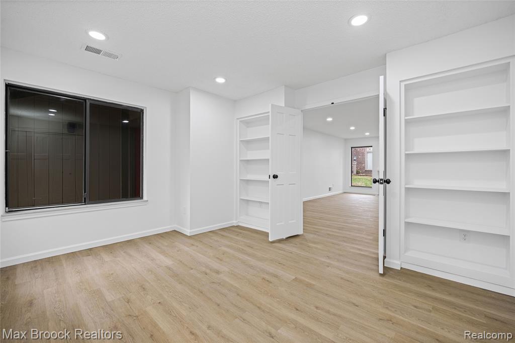 7443 Brynmawr Court, West Bloomfield, MI — Photo 27