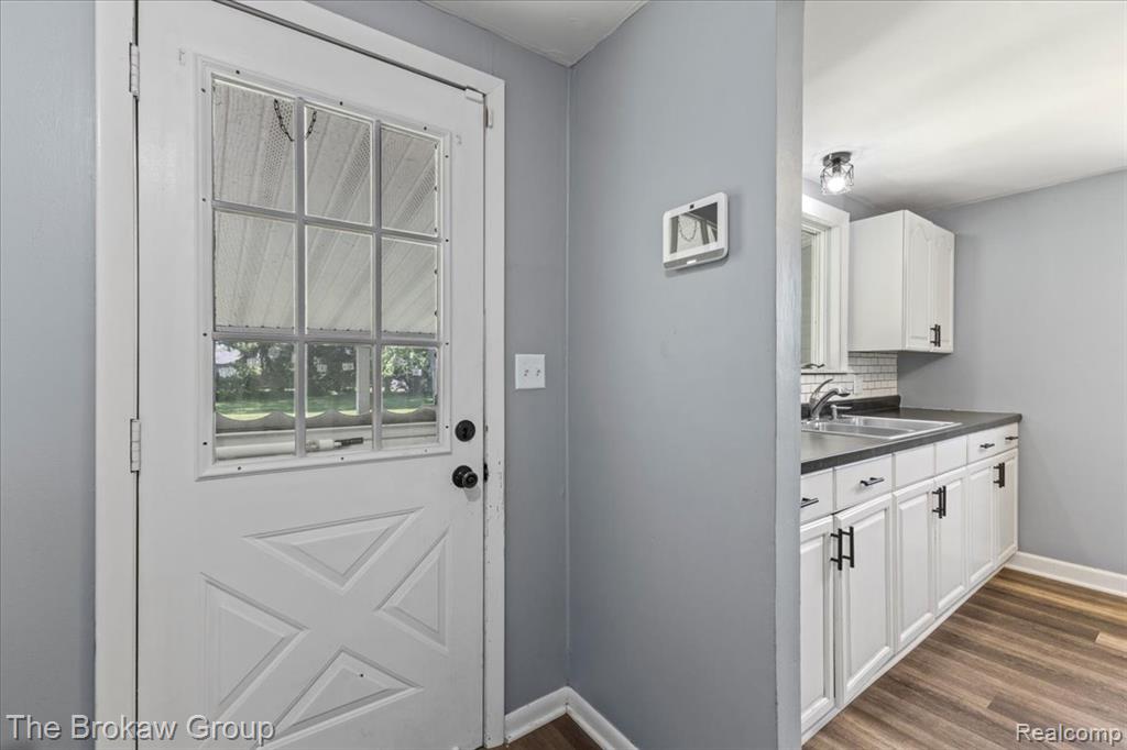 6088 Surrey Lane, Burton, MI 48519 — Photo 14