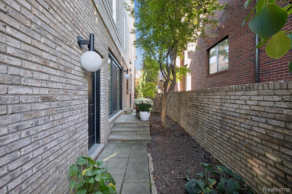 596 Henrietta Street, Birmingham, MI 48009 — Photo 49