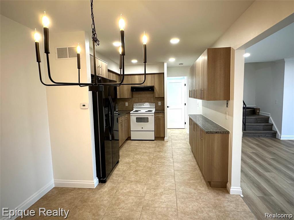 8565 Hampshire Drive, Sterling Heights, MI 48313 — Photo 6