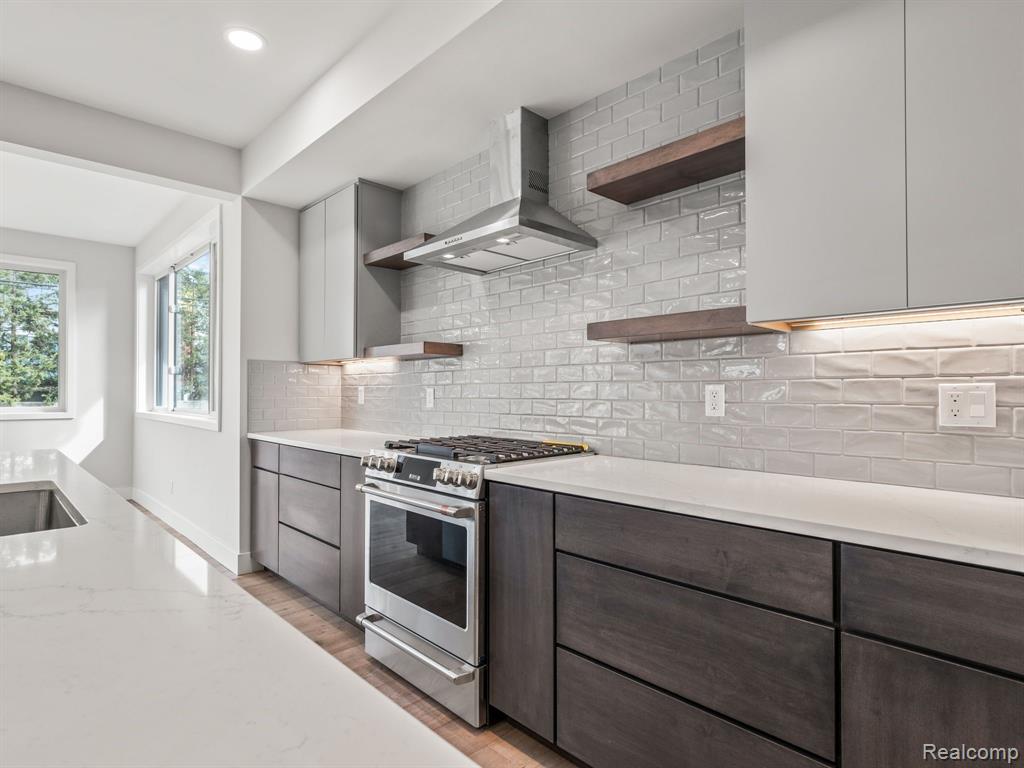 4304 MANDALAY Avenue, Royal Oak, MI 48073 — Photo 8