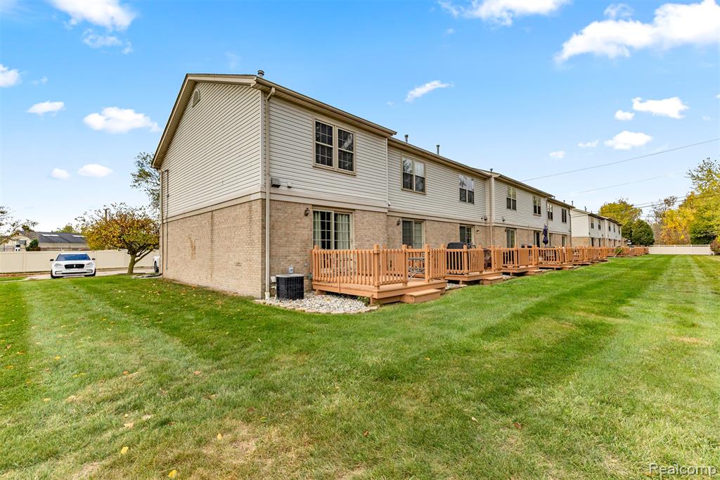 29307 W Jefferson Avenue, 14, Gibraltar, MI — Photo 29