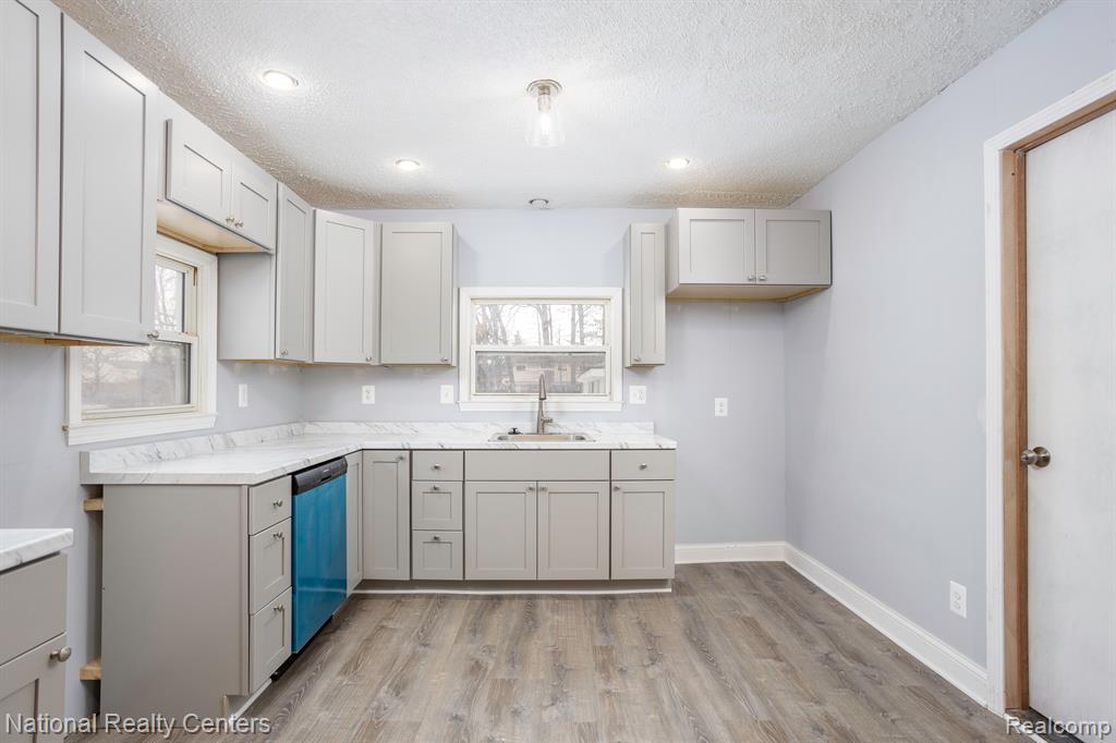8255 GARBOR Avenue, Warren, MI 48093 — Photo 14