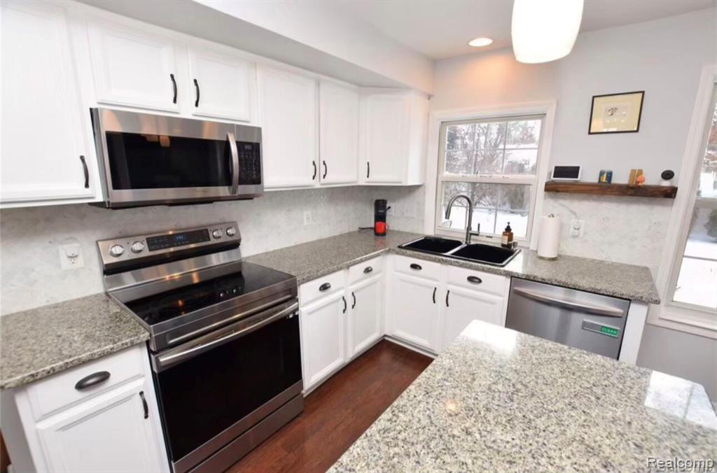 910 3rd Street, Fenton, MI 48430 — Photo 6