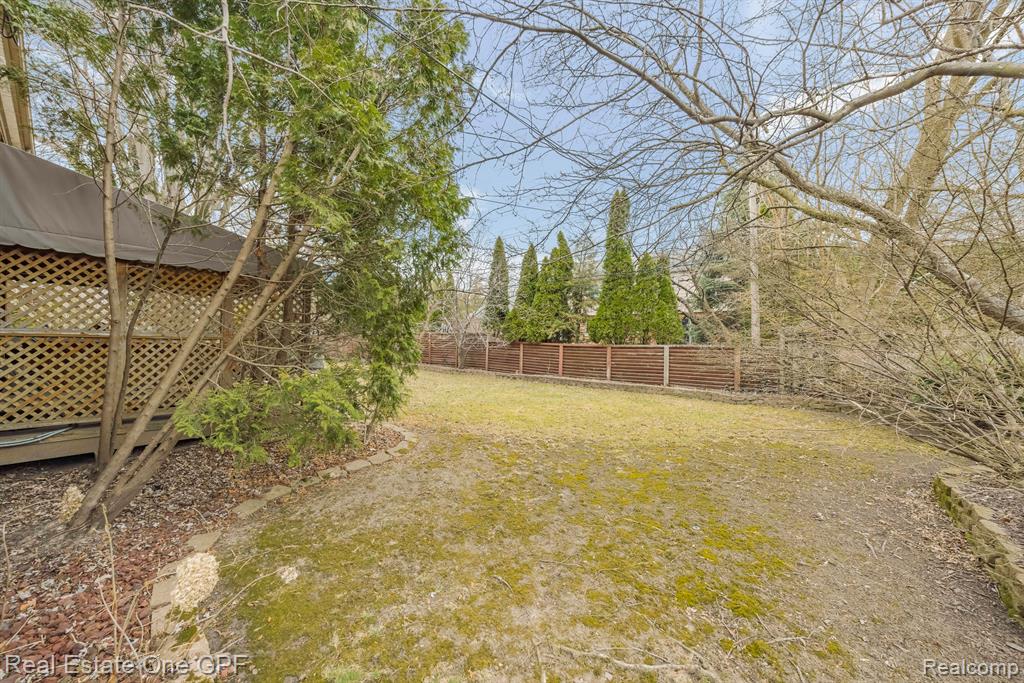 6 ELMSLEIGH Lane, Grosse Pointe, MI 48230 — Photo 36