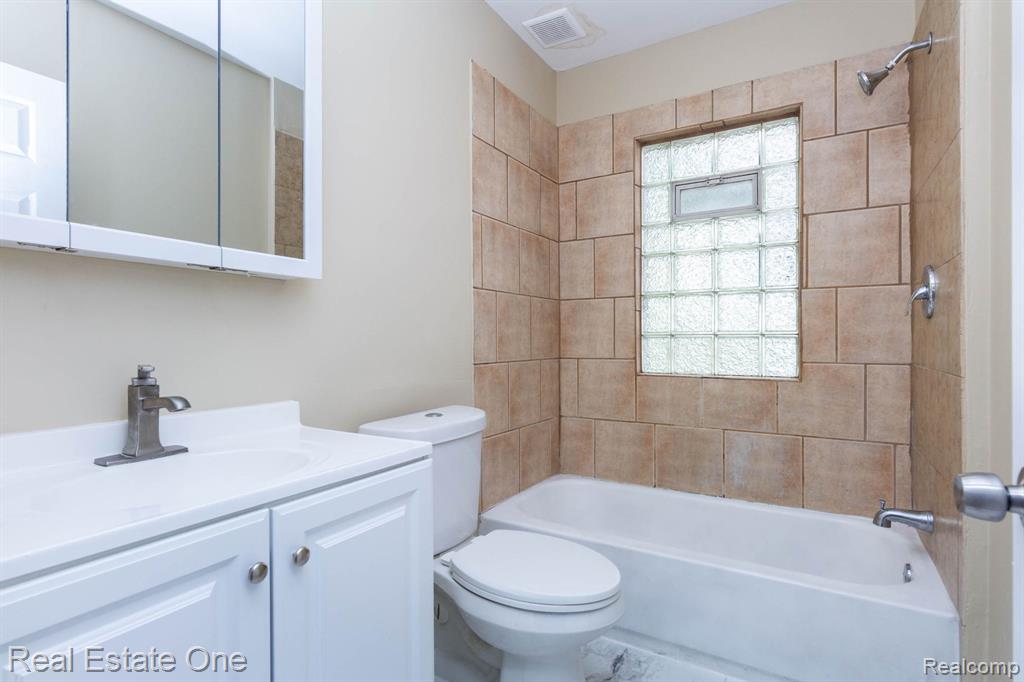12568 Wilshire Drive, Detroit, MI 48213 — Photo 17