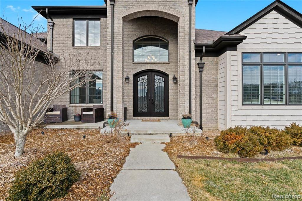 10420 STONEY POINT Drive, South Lyon, MI 48178 — Photo 2
