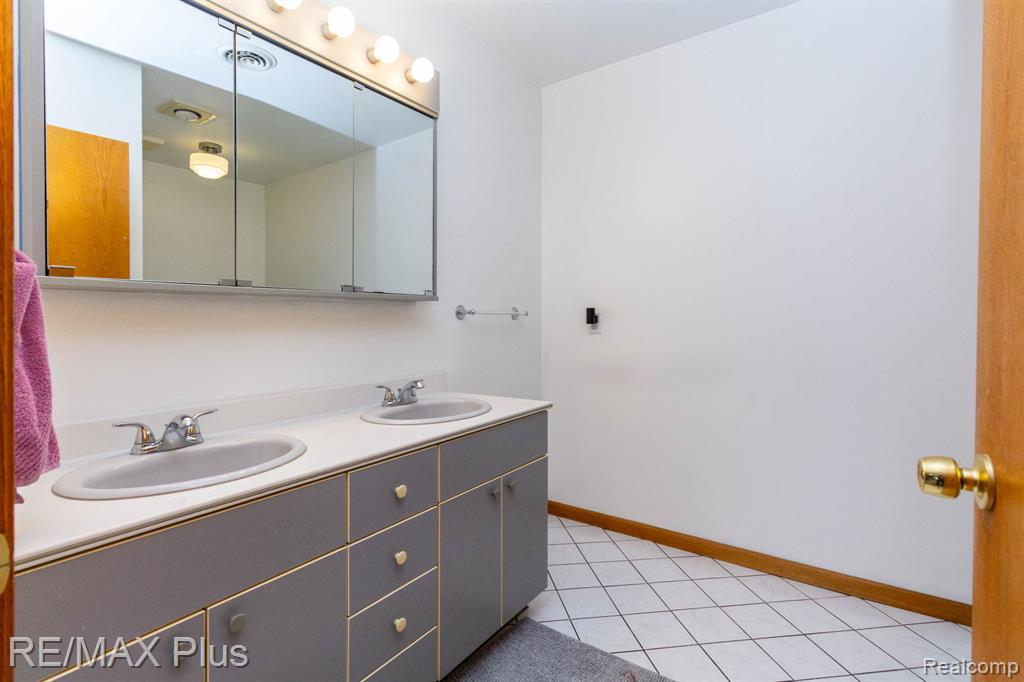 1380 Pratt Drive, Lapeer, MI 48446 — Photo 20