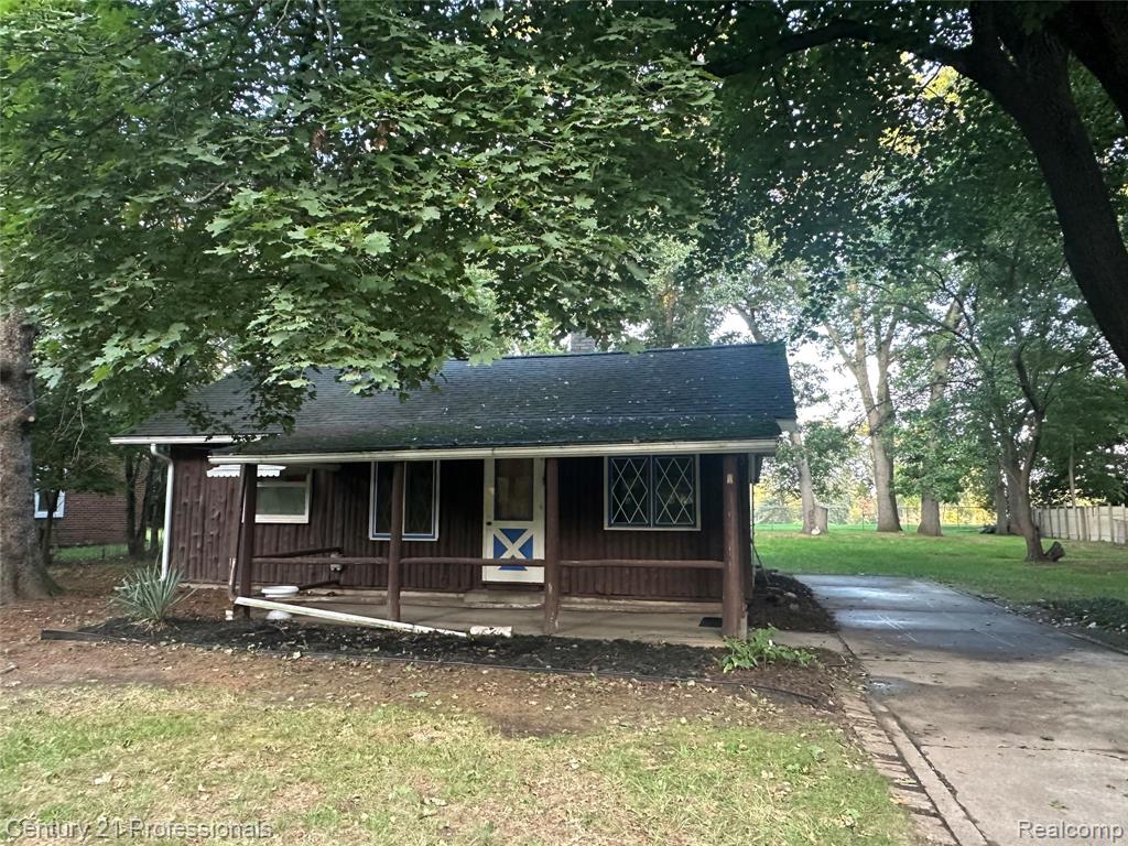 21776 E Fairway Drive S, Southfield, MI 48033