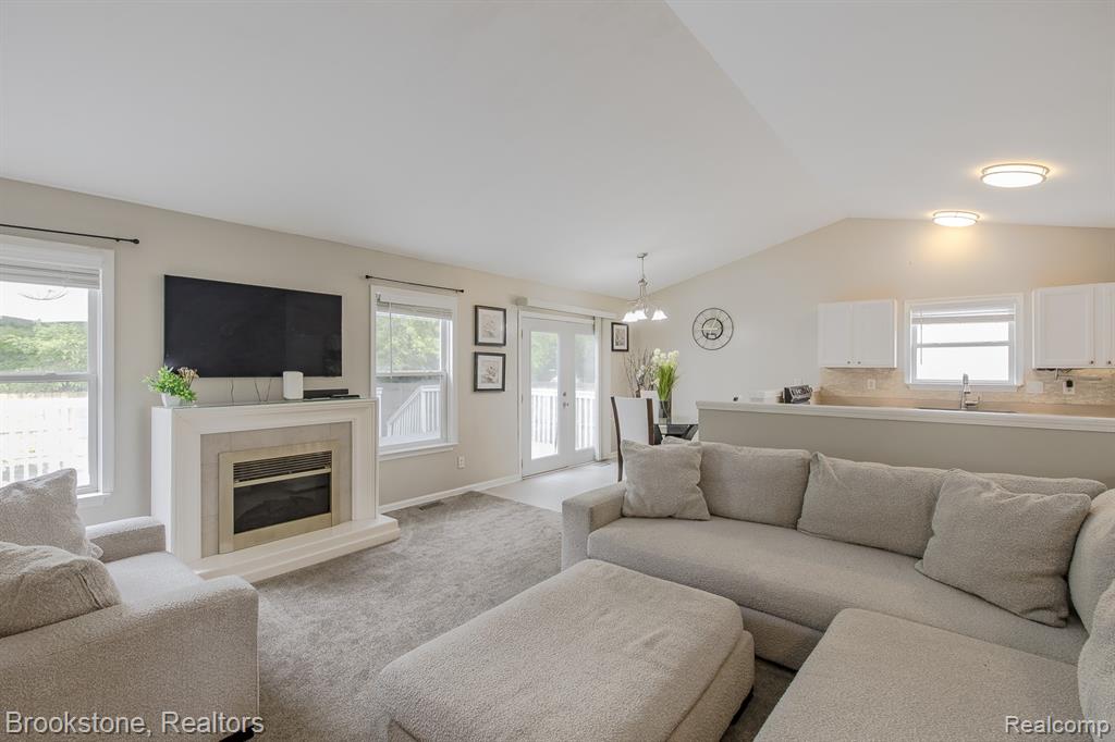 5039 Auker Drive, Grand Blanc, MI 48507 — Photo 6