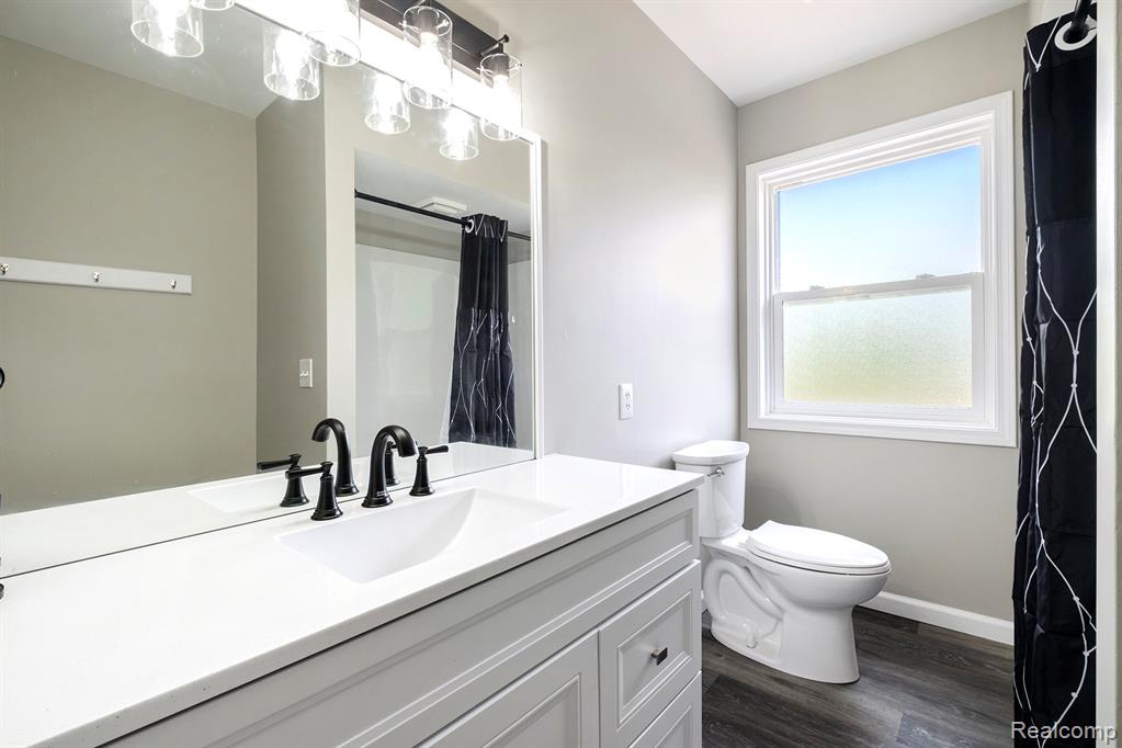 4434 Dublin Road, Burton, MI 48529 — Photo 9